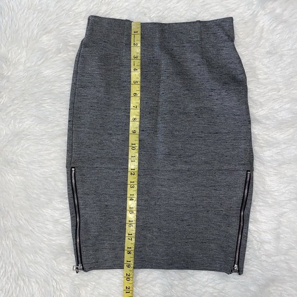 Wilfred Aritzia Skirt- Pencil Damask Lace textured stretch-Side Zippers - Picture 7 of 8